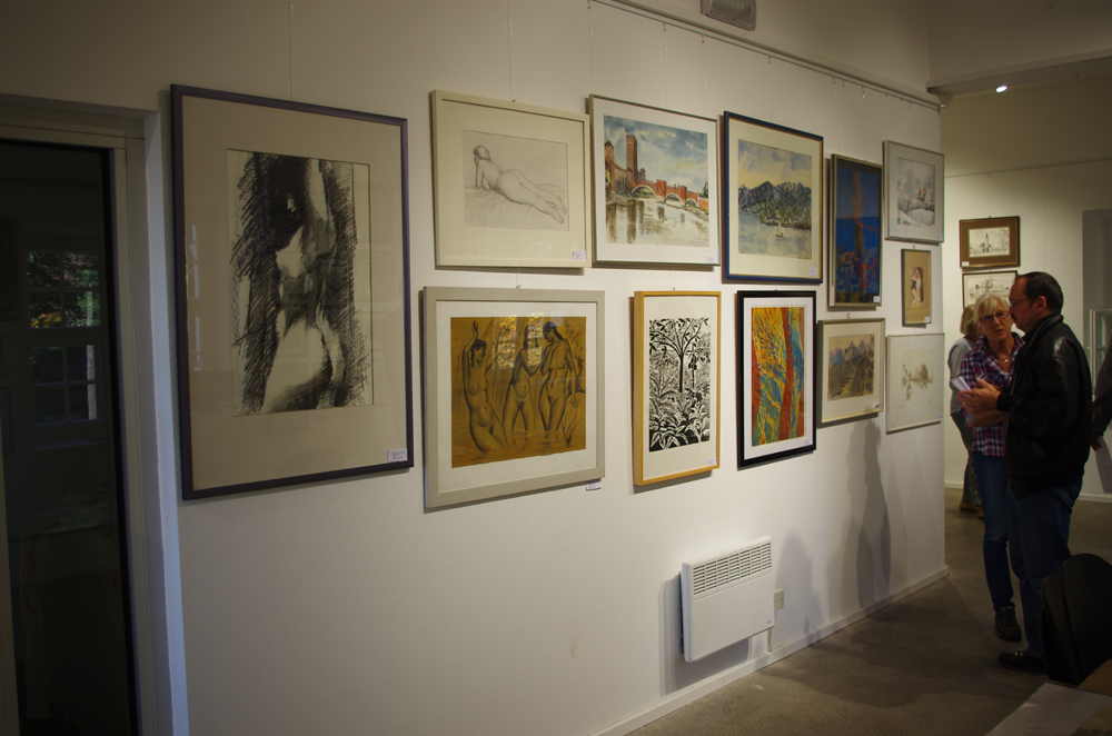 Vorbesichtigung der Werke für die Kunstauktion Vorbesichtigung der Werke für die Kunstauktion